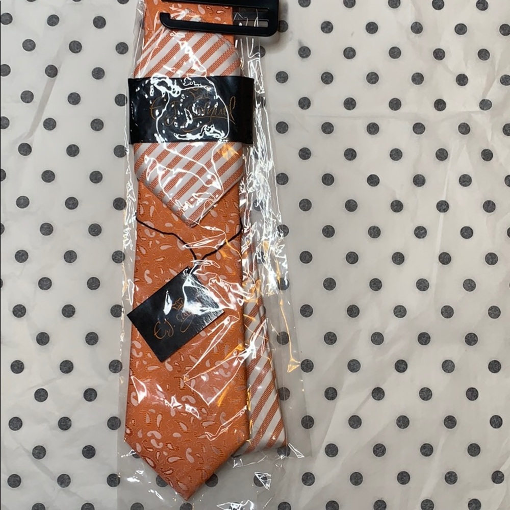 EJ Samuel Necktie With Handkerchief